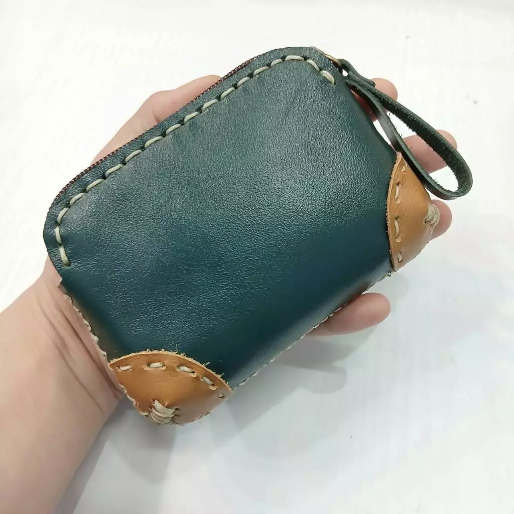 กระเป๋าใส่เหรียญ หนังวัวแท้ พกพาง่าย สีเขียวเข้ม กระเป๋าใส่เหรียญ หนังวัวแท้ พกพาง่าย สีเขียวเข้ม