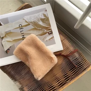 กระเป๋าใส่เหรียญ ขนนุ่มนิ่ม สีน้ำตาล